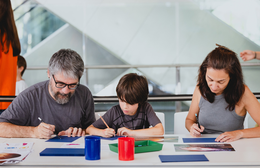 Actividad del ciclo talleres de ilustración científica en familia